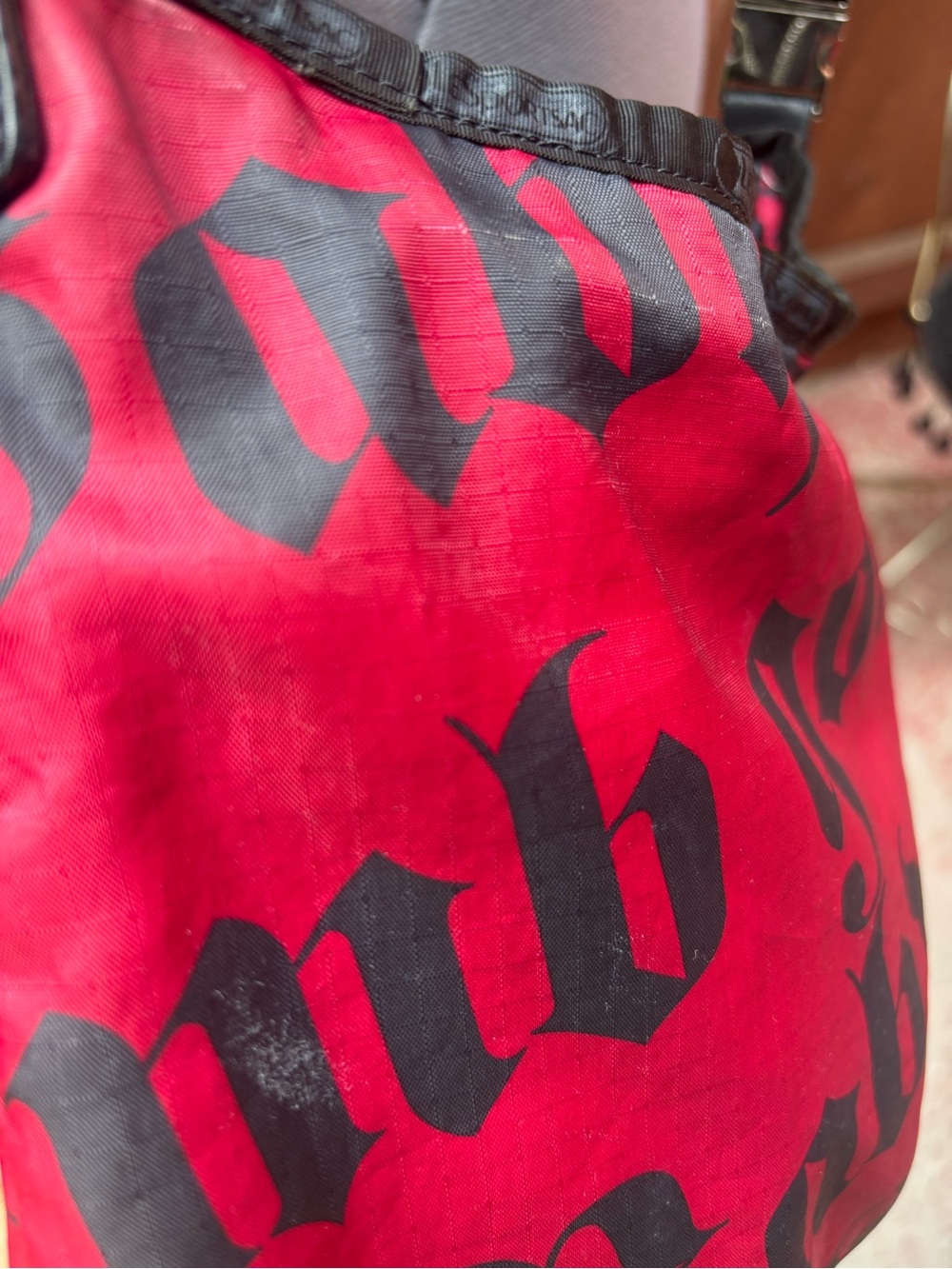 Vtg 2000s L.A.M.B. x LeSportsac Red Old English Print Crossbody Bag Gwen Stefani - Picture 12 of 16